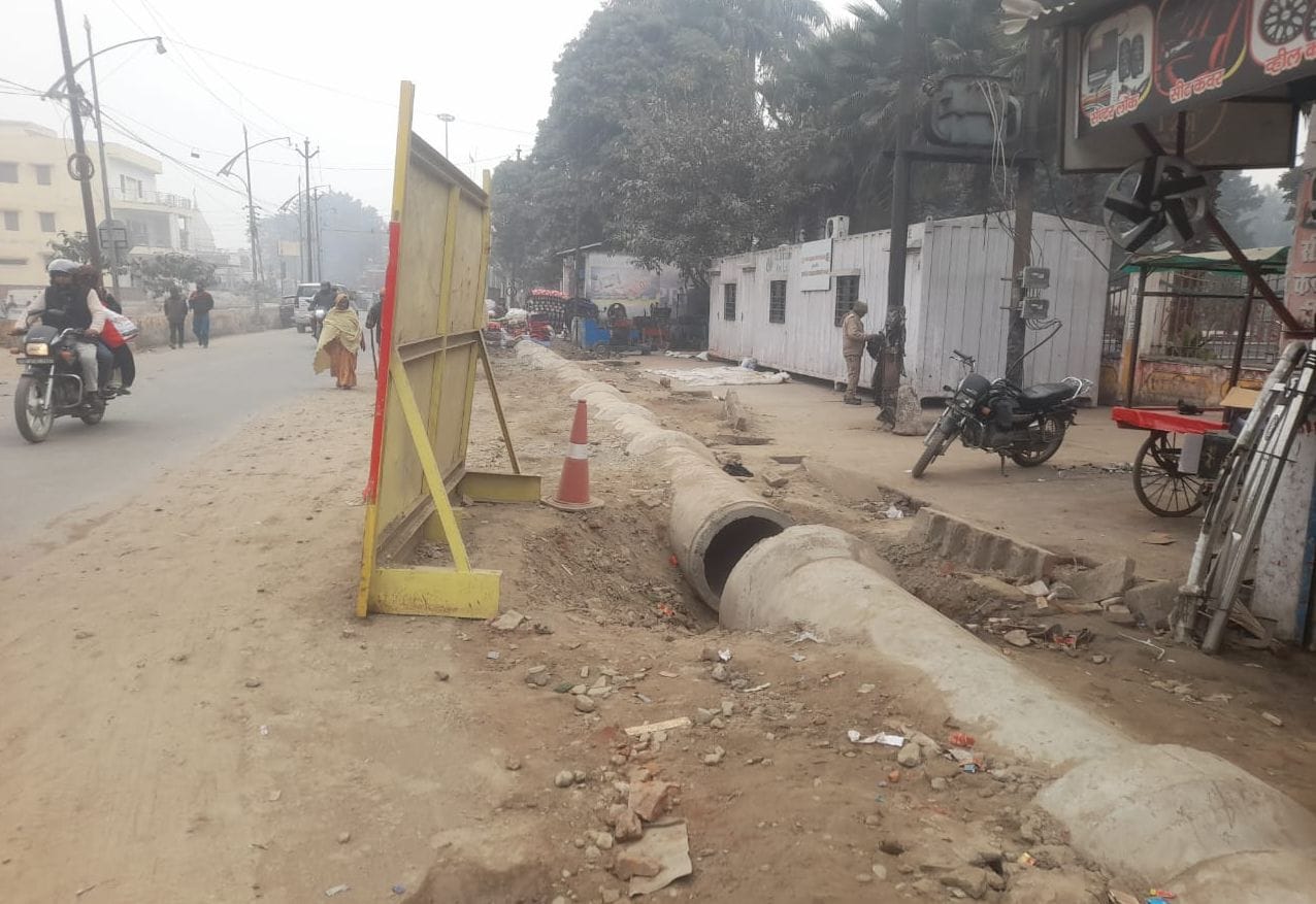 टाउनहॉल हॉकी मैदान शॉपिंग कांप्लेक्स के स्थान पर लोगों ने कर रखा अतिक्रमण। संवाद टाउनहॉल हॉकी मैदान शॉपिंग कांप्लेक्स के स्थान पर लोगों ने कर रखा अतिक्रमण। संवाद