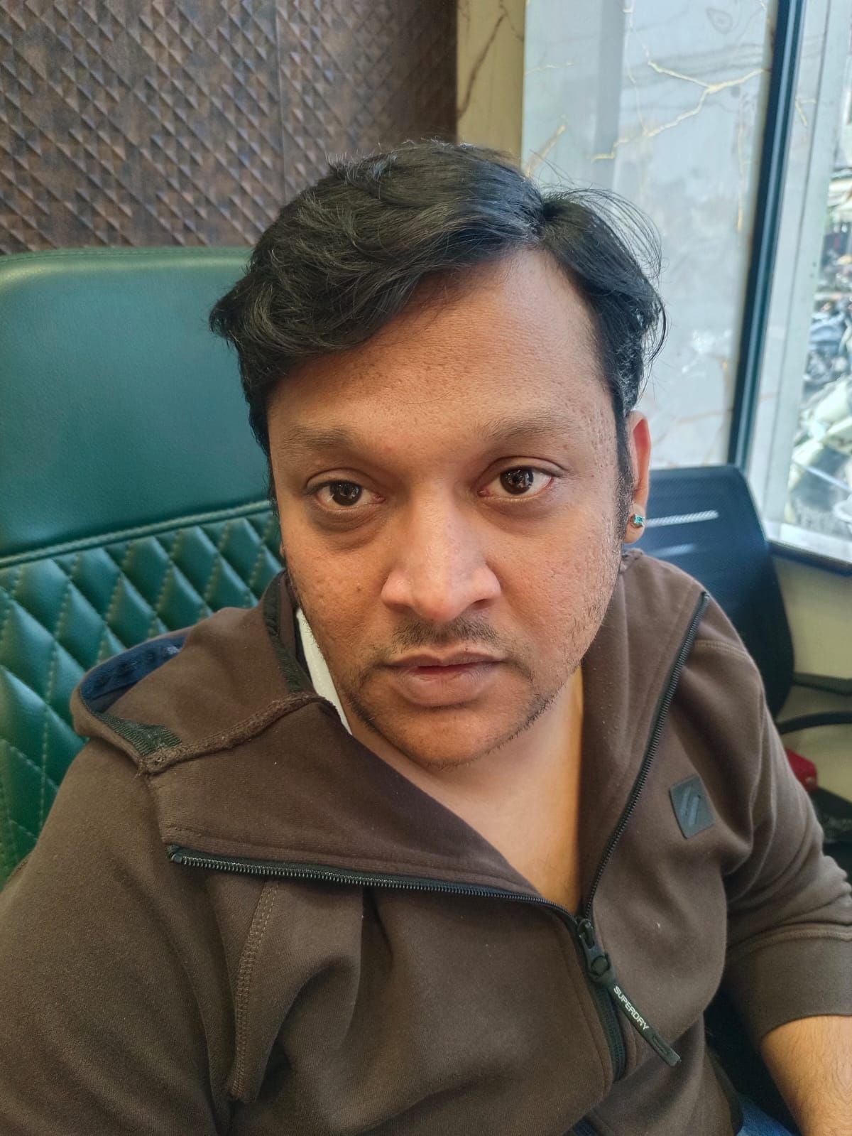 12...शहर के सर्राफा बाजार में एक दुकान से गहने खरीदते हुए उपभोक्ता । संवाद 12...शहर के सर्राफा बाजार में एक दुकान से गहने खरीदते हुए उपभोक्ता । संवाद