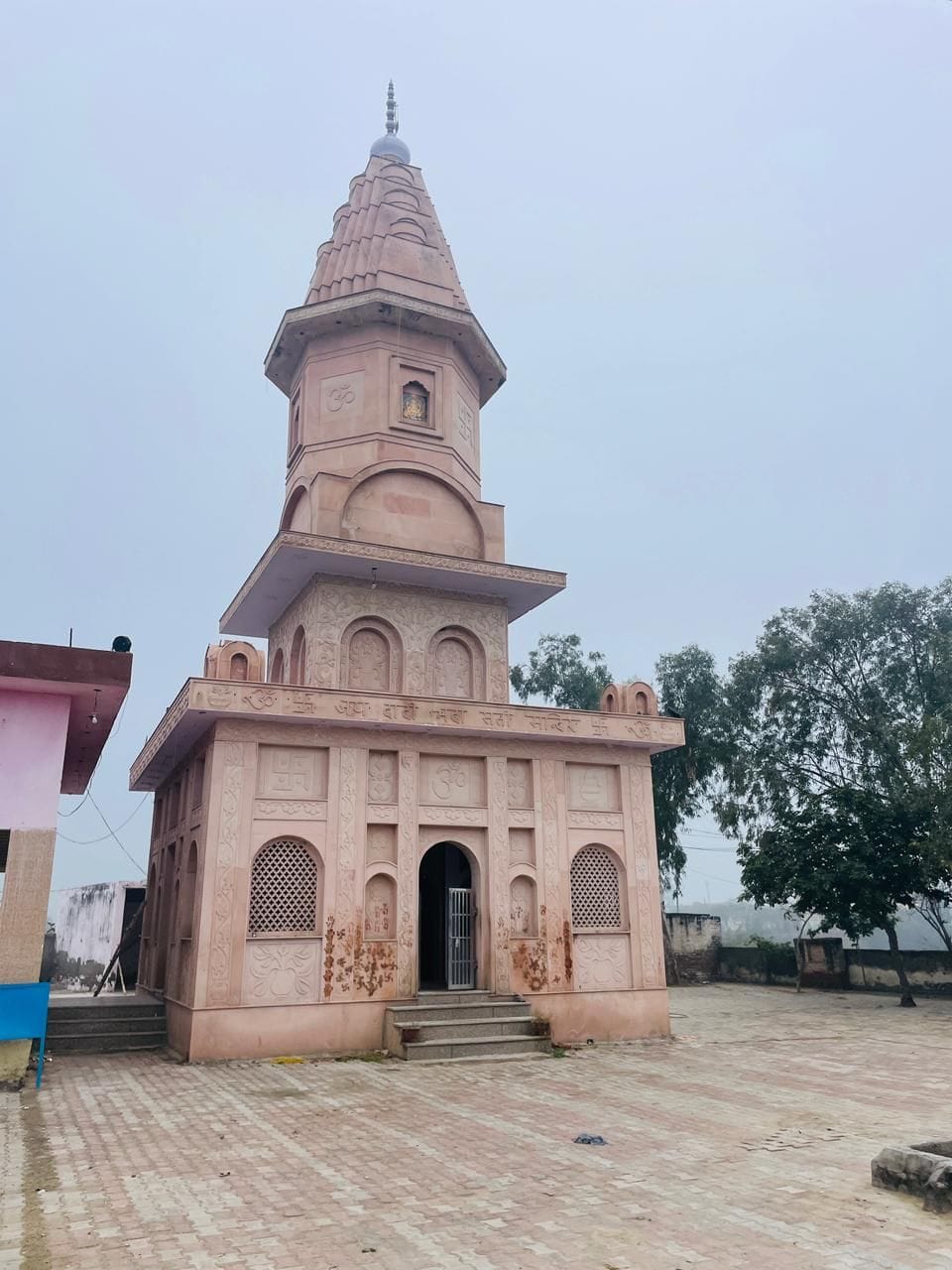 18...गांव रूड़की में सती दादी भदा की याद लगने वाले भंडारे में श्रद्धालुओं के लिए प्रसाद तैयार क