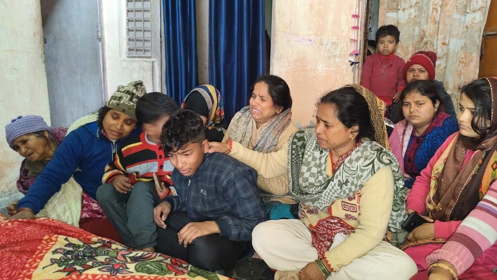 एनएच 34 स्थित यशोदा कुंज कॉलोनी के पास कार की टक्कर में अमर उजाला एजेंट आनंद नेगी की मौत हो गई।