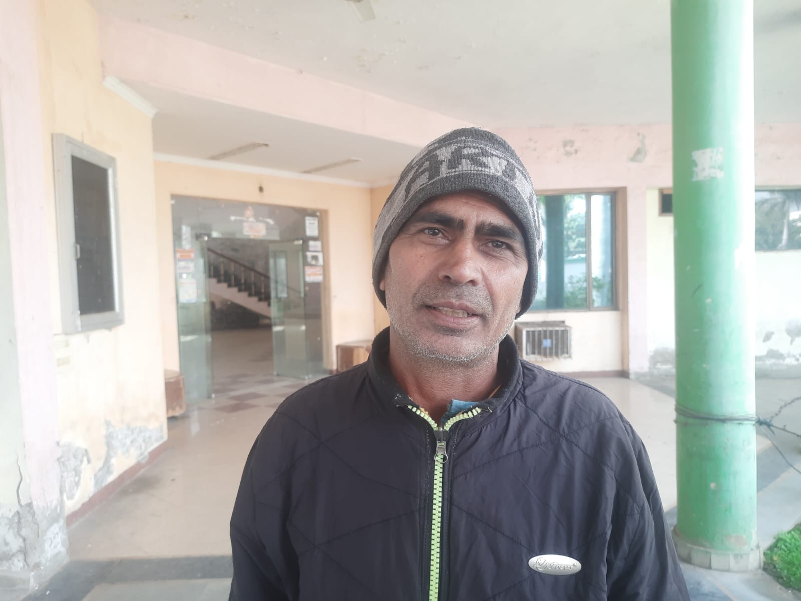 फोटो 01: सोनीपत लघु सचिवालय परिसर में धरने पर बैठे पटवारी व कानूनगो। संवाद फोटो 01: सोनीपत लघु सचिवालय परिसर में धरने पर बैठे पटवारी व कानूनगो। संवाद