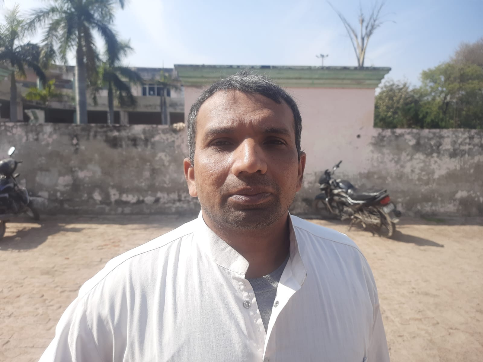 फोटो 01: सोनीपत लघु सचिवालय परिसर में धरने पर बैठे पटवारी व कानूनगो। संवाद फोटो 01: सोनीपत लघु सचिवालय परिसर में धरने पर बैठे पटवारी व कानूनगो। संवाद