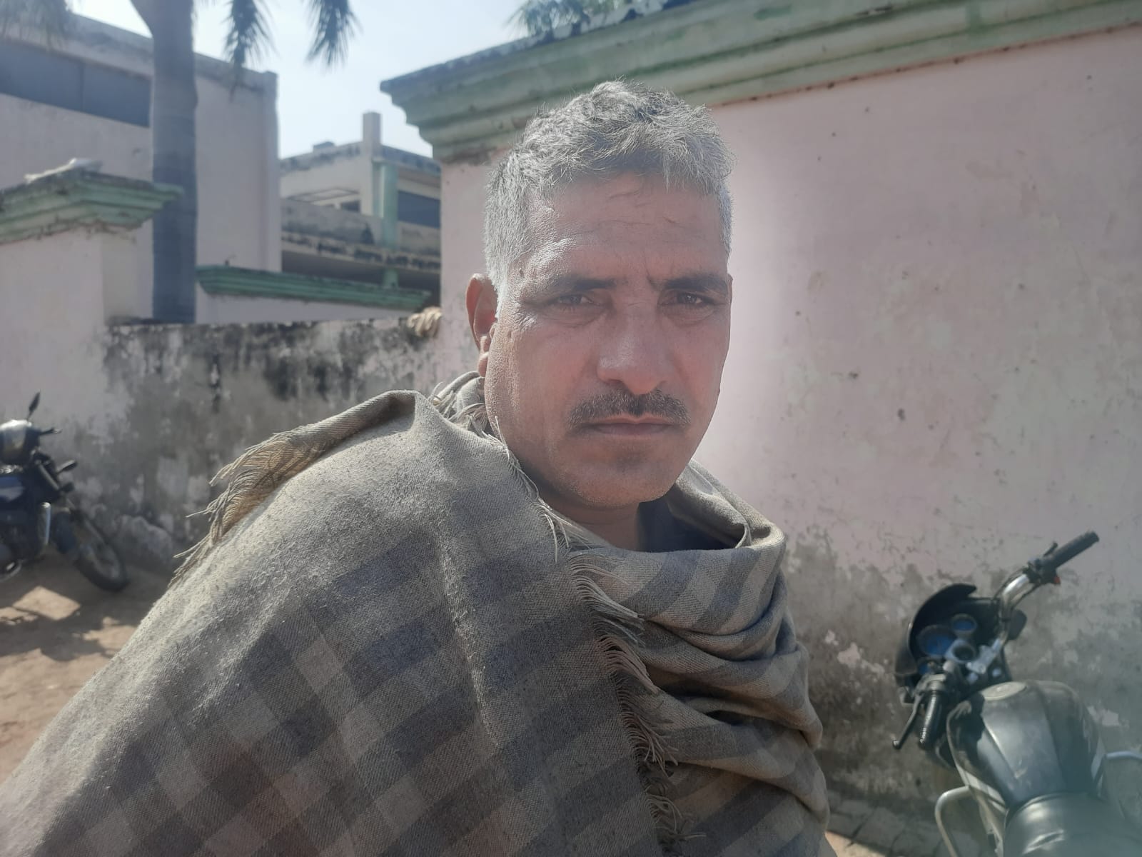 फोटो 01: सोनीपत लघु सचिवालय परिसर में धरने पर बैठे पटवारी व कानूनगो। संवाद फोटो 01: सोनीपत लघु सचिवालय परिसर में धरने पर बैठे पटवारी व कानूनगो। संवाद