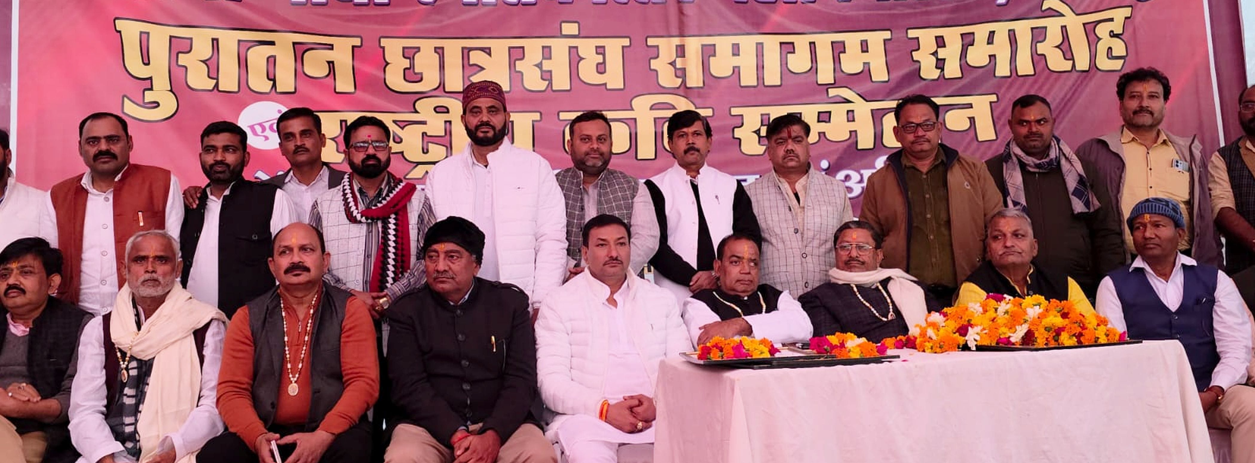 फोटो-32-कार्यक्रम के दौरान मौजूद पूर्व छात्र संघ के पदाधिकारी। स्रोत आयोजक