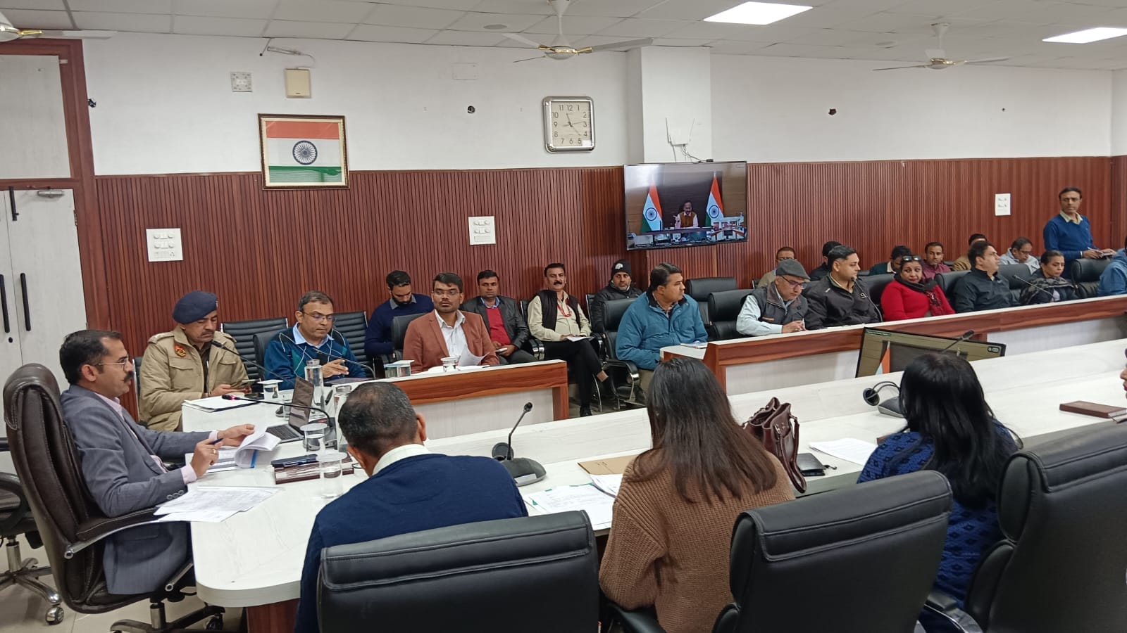 कुरुक्षेत्र। अधिकारियों कि बैठक लेते उपायुक्त विश्राण कुमार मीणा। विज्ञप्ति