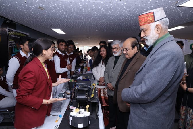 कुरुक्षेत्र। सम्मेलन प्रतिभागियों को सम्मानित करते मुख्यातिथि संगठन मंत्री विजय नड्डा, कुलपति कुरुक्षेत्र। सम्मेलन प्रतिभागियों को सम्मानित करते मुख्यातिथि संगठन मंत्री विजय नड्डा, कुलपति