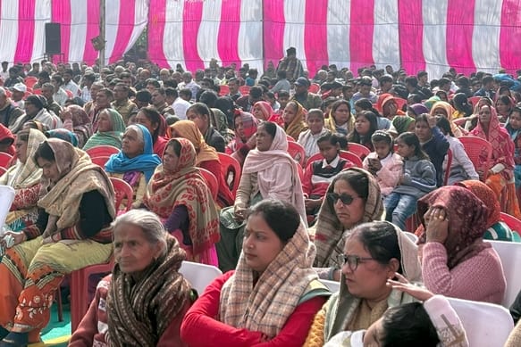 किरतपुर में सरस्वती शिशु मंदिर विराट हिंदू सम्मेलन को संबोधित करते वक्ता। स्रोत आयोजक