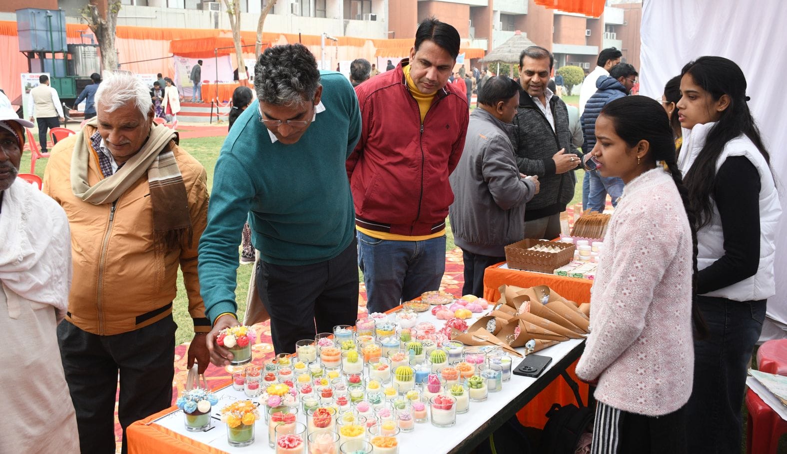 केंद्रीय औषधीय एवं सुगंध पौधा संस्थान (सीमैप) लखनऊ में शुक्रवार को दो दिवसीय किसान मेला-2026 का
