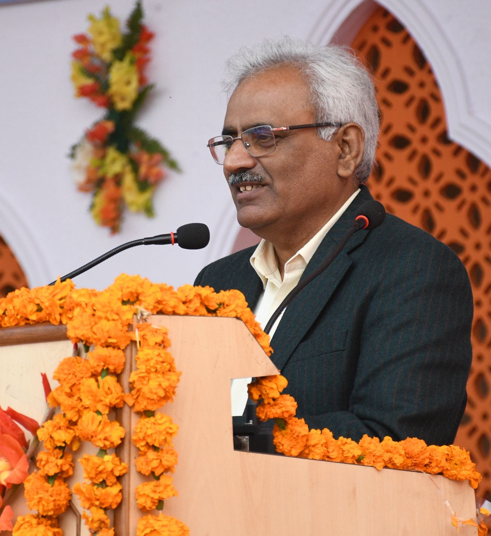 केंद्रीय औषधीय एवं सुगंध पौधा संस्थान (सीमैप) लखनऊ में शुक्रवार को दो दिवसीय किसान मेला-2026 का