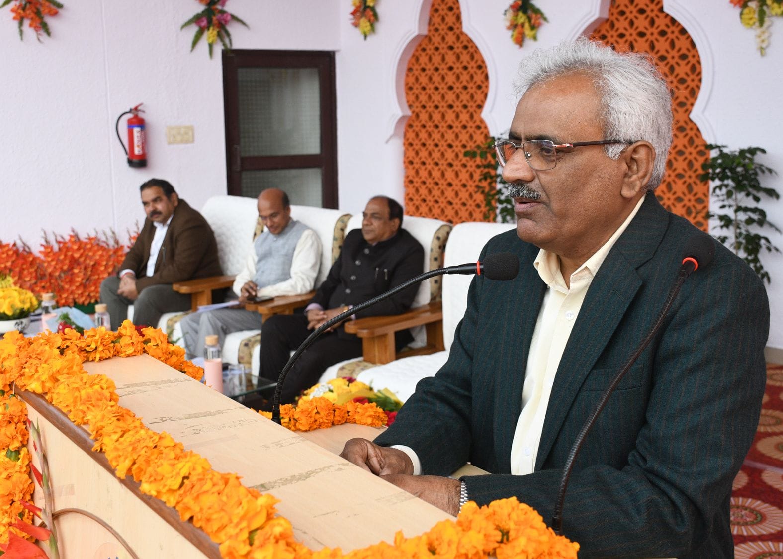 केंद्रीय औषधीय एवं सुगंध पौधा संस्थान (सीमैप) लखनऊ में शुक्रवार को दो दिवसीय किसान मेला-2026 का