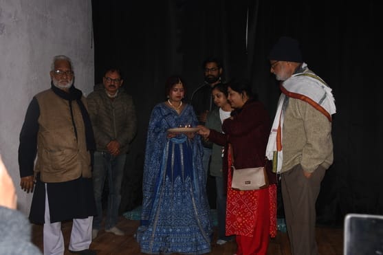 नाटक सैयां भाए कोतवाल ने दर्शकों को खूब हंसाया नाटक सैयां भाए कोतवाल ने दर्शकों को खूब हंसाया