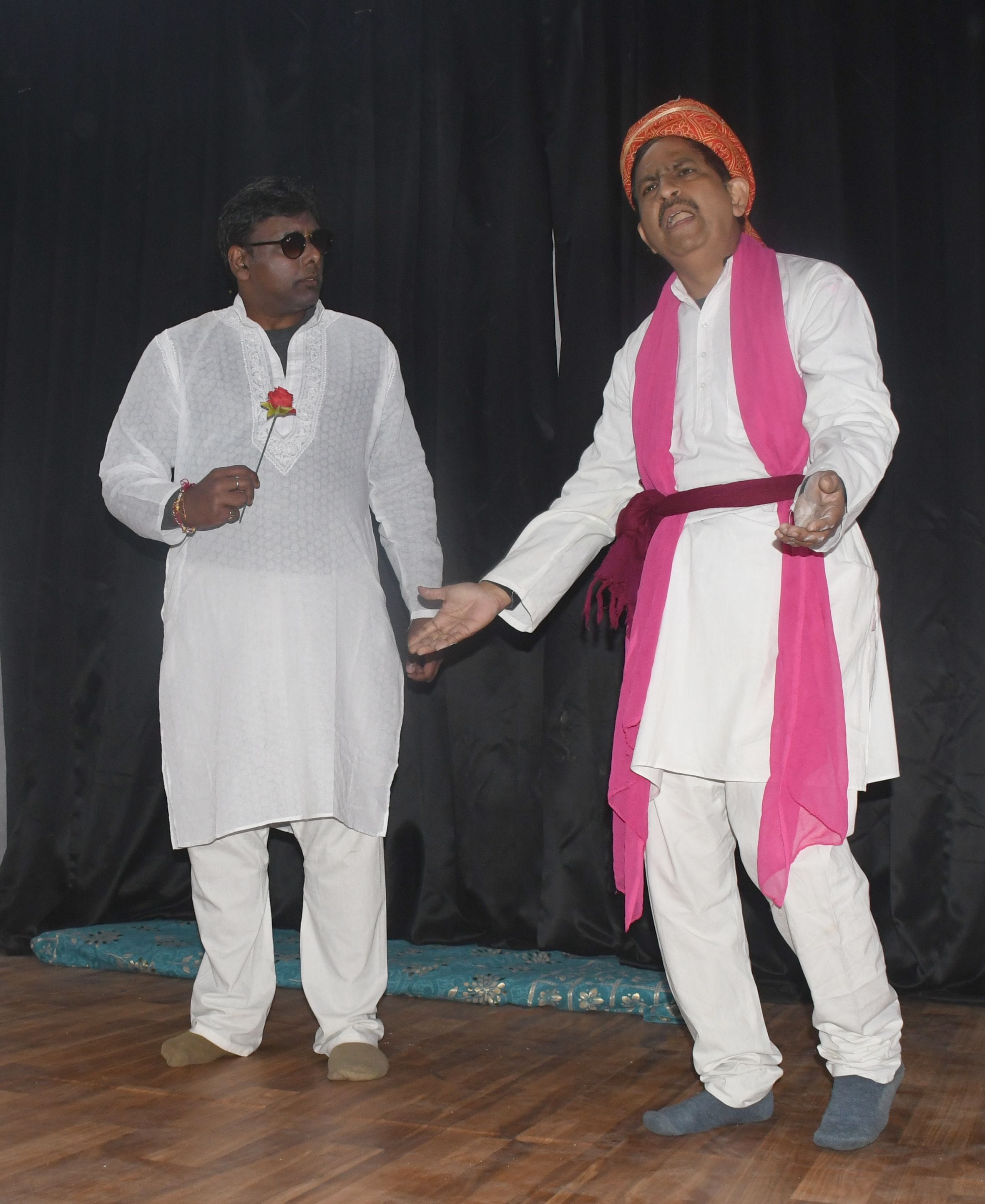 नाटक सैयां भाए कोतवाल ने दर्शकों को खूब हंसाया नाटक सैयां भाए कोतवाल ने दर्शकों को खूब हंसाया