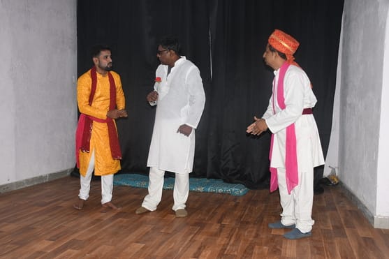 नाटक सैयां भाए कोतवाल ने दर्शकों को खूब हंसाया नाटक सैयां भाए कोतवाल ने दर्शकों को खूब हंसाया