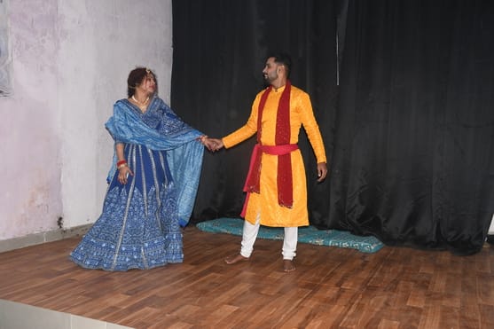 नाटक सैयां भाए कोतवाल ने दर्शकों को खूब हंसाया नाटक सैयां भाए कोतवाल ने दर्शकों को खूब हंसाया
