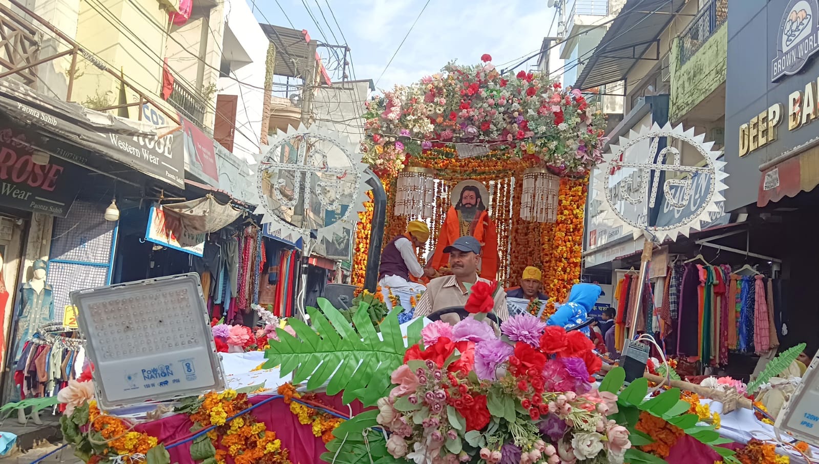 पांवटा साहिब की बद्रीपुर हरिजन बस्ती का नाम अब  संत शिरोमणि गुरु रविदास कालोनी होने पर बोर्ड लग