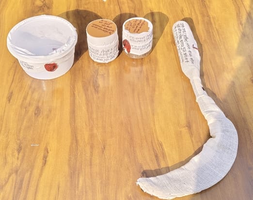 पुवायां के गांव भटपुरा चंदू के बलराम की हत्या की आरोपी पत्नी पूजा, आदेश और रामचंद्र। संवाद