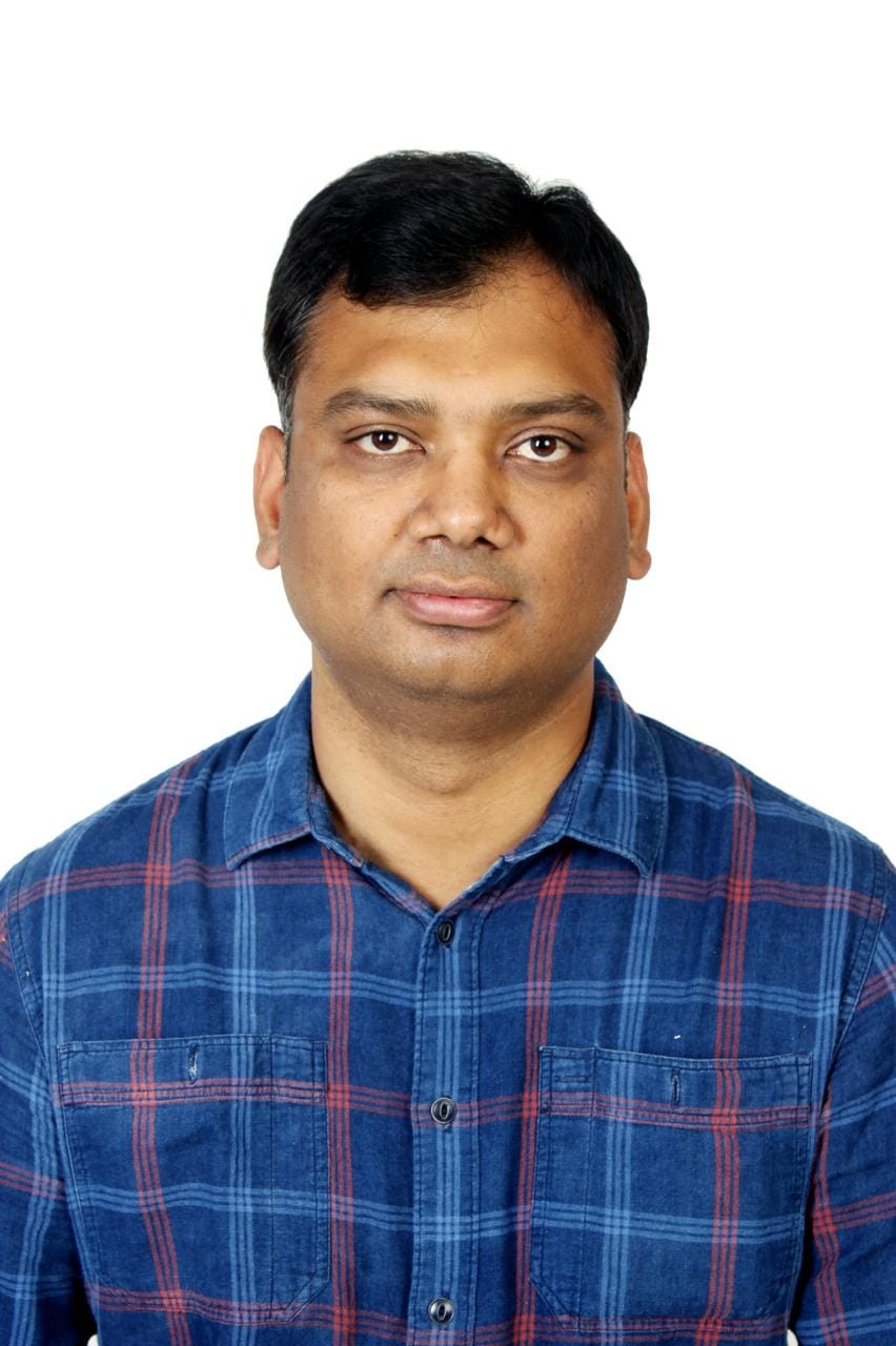 12-डॉ. धीरेंद्र सचान।