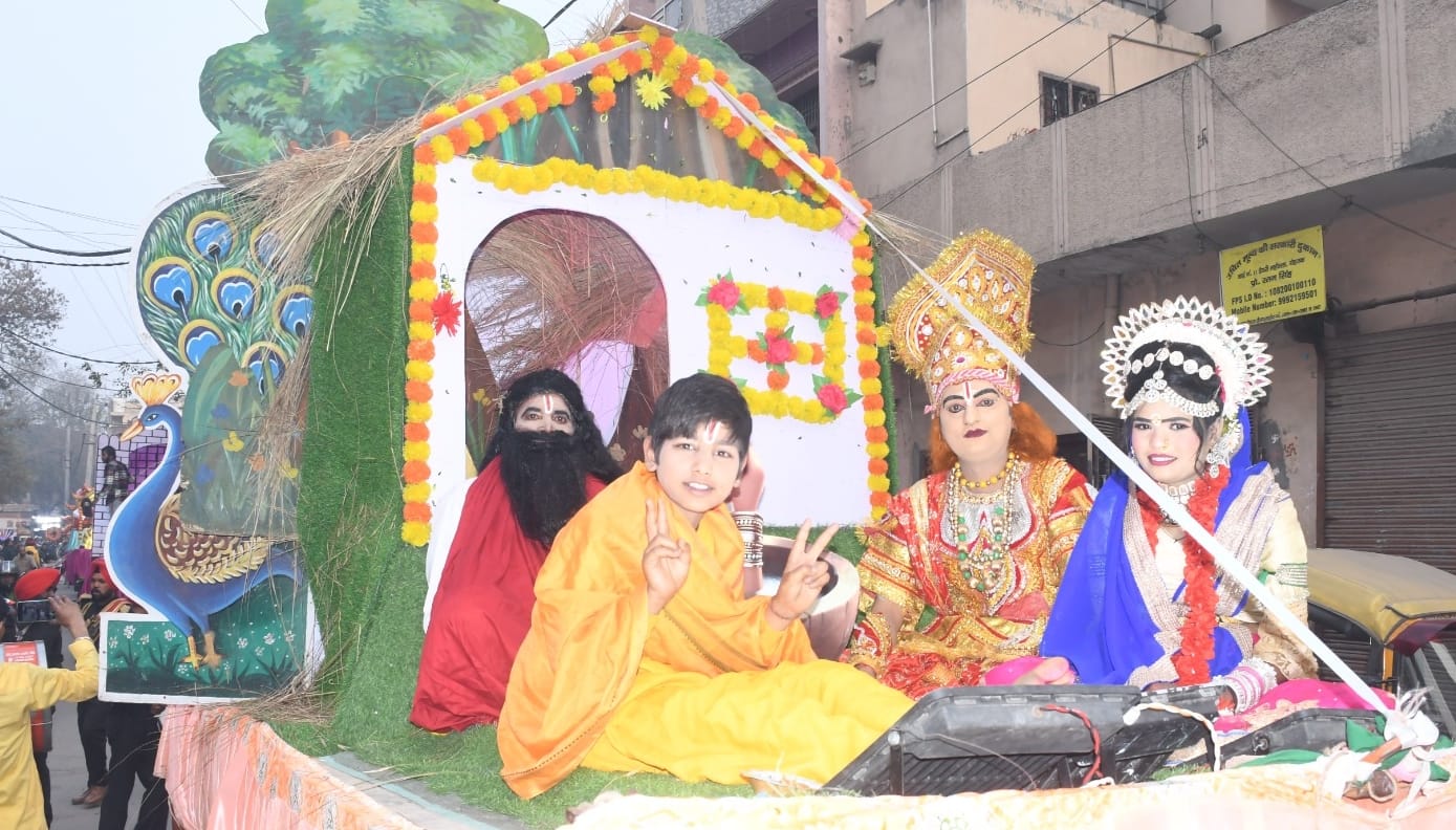 27...तेज कॉलोनी में संत गुरु रविदास की 649वीं जयंती के अवसर पर उनकी प्रतिमा पर माल्यार्पण करते 