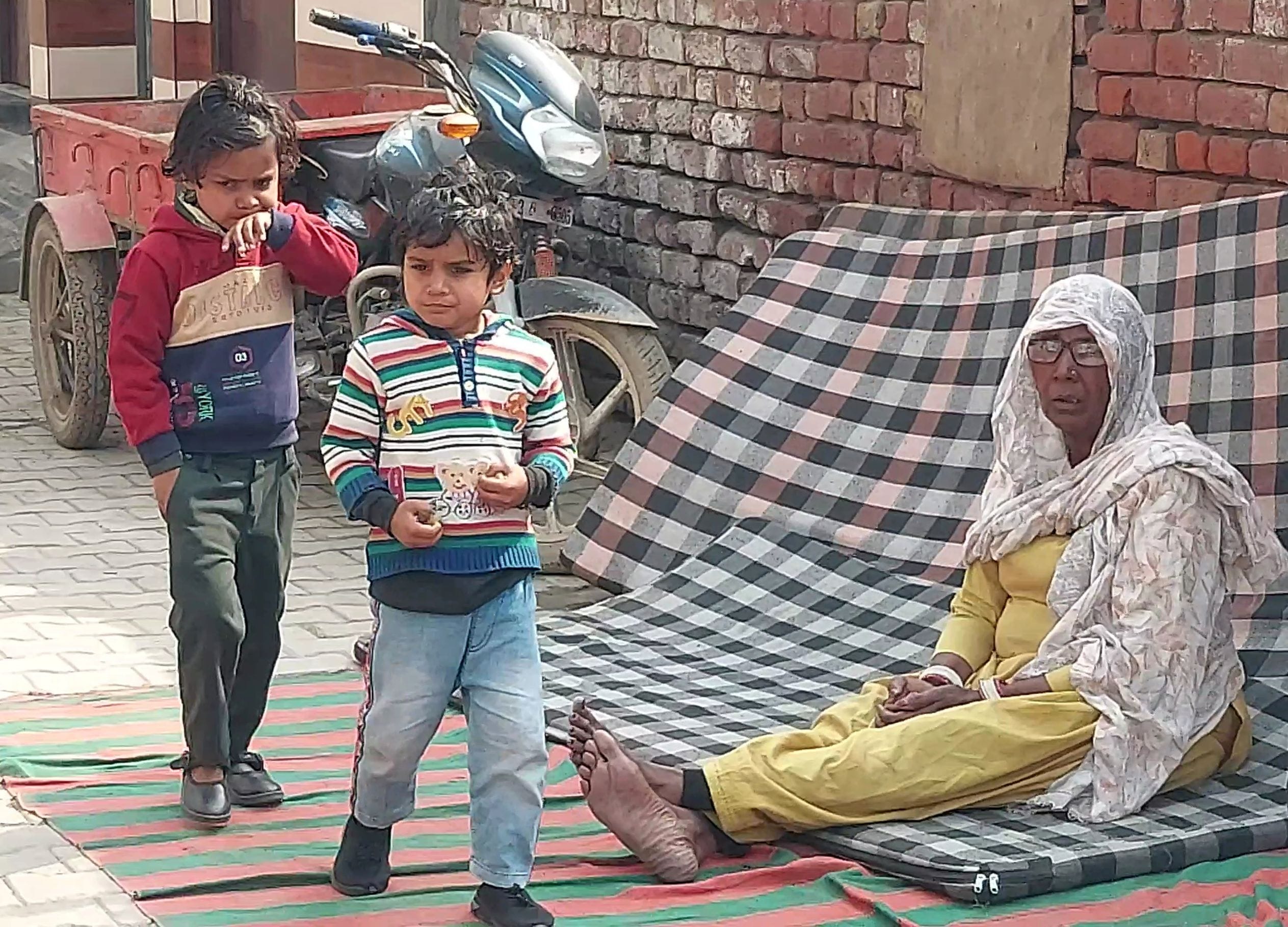 31जेएनडी39-छत गिरने के बाद कमरे में पड़ा मलबा। संवाद 31जेएनडी39-छत गिरने के बाद कमरे में पड़ा मलबा। संवाद