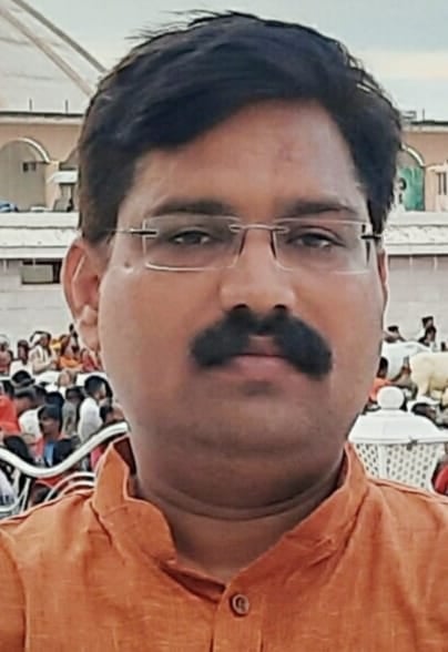 बजट पर चर्चा करते व्यापारी। संवाद