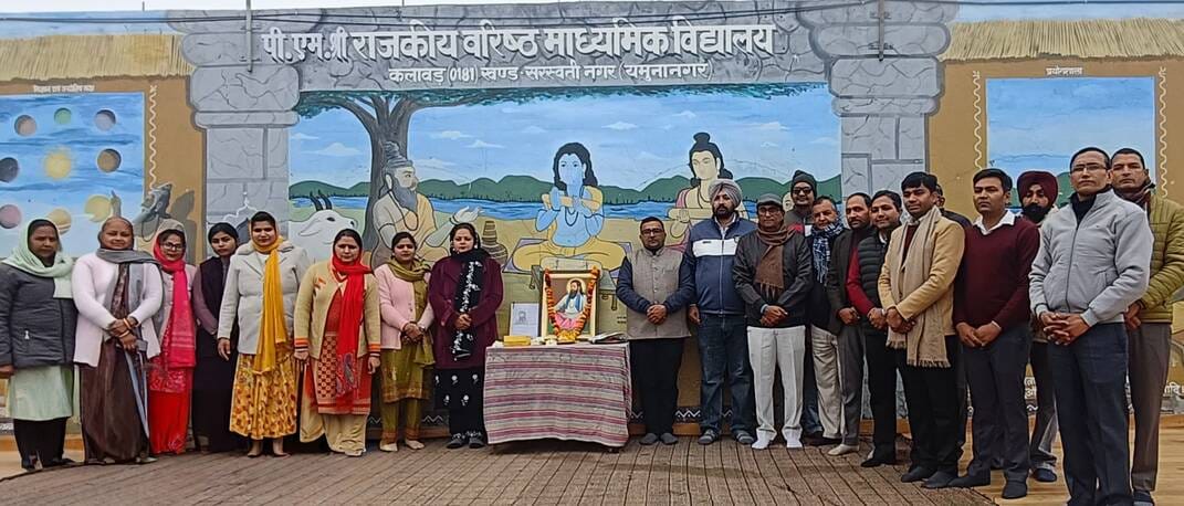 बाल कुंज छछरौली में भजन प्रस्तुत करते श्रद्धालु। स्वयं बाल कुंज छछरौली में भजन प्रस्तुत करते श्रद्धालु। स्वयं