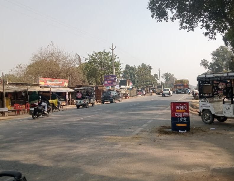 बरबर क्षेत्र में इस खराब सड़क की वजह से आए दिन होते हैं हादसे। संवाद