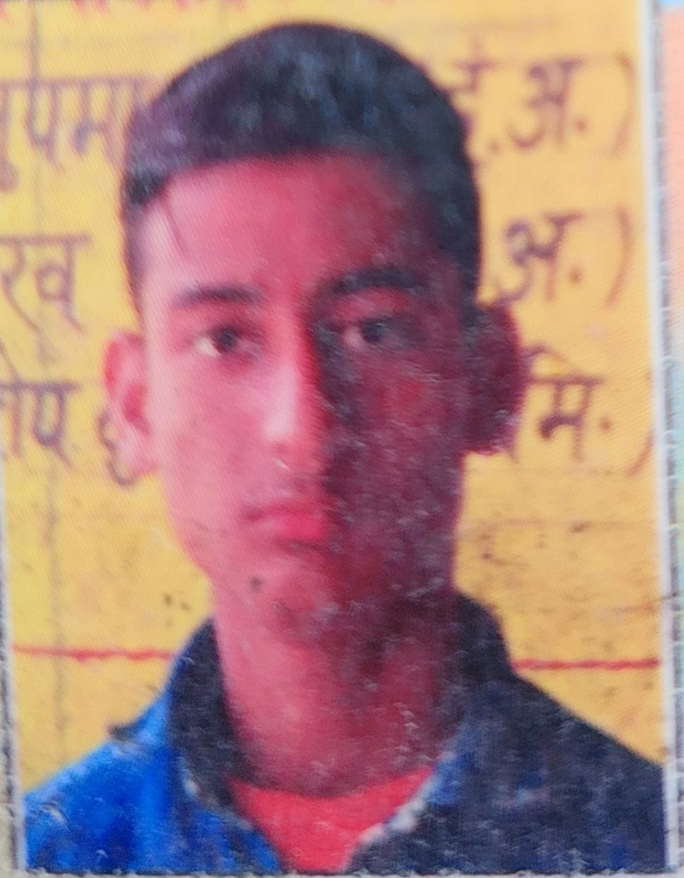 फोटो-18- बावन में शारदा नहर के किनारे लगी ग्रामीणों की भीड़। संवाद