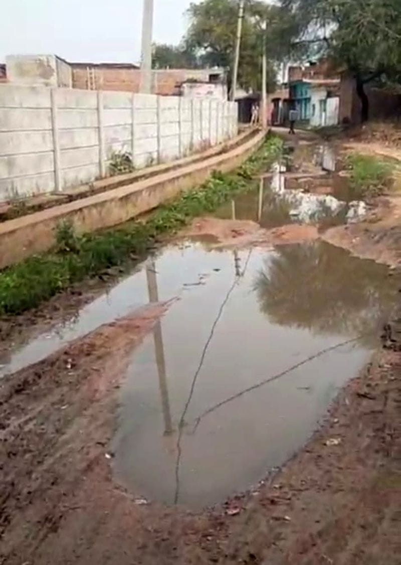 फोटो 31 एमएएचपी 10 परिचय-सलालपुरा गांव की सड़क दुरुस्त न कराए जाने से दिख रहा ऊबड़-खाबड़ मार्ग। फोटो 31 एमएएचपी 10 परिचय-सलालपुरा गांव की सड़क दुरुस्त न कराए जाने से दिख रहा ऊबड़-खाबड़ मार्ग।