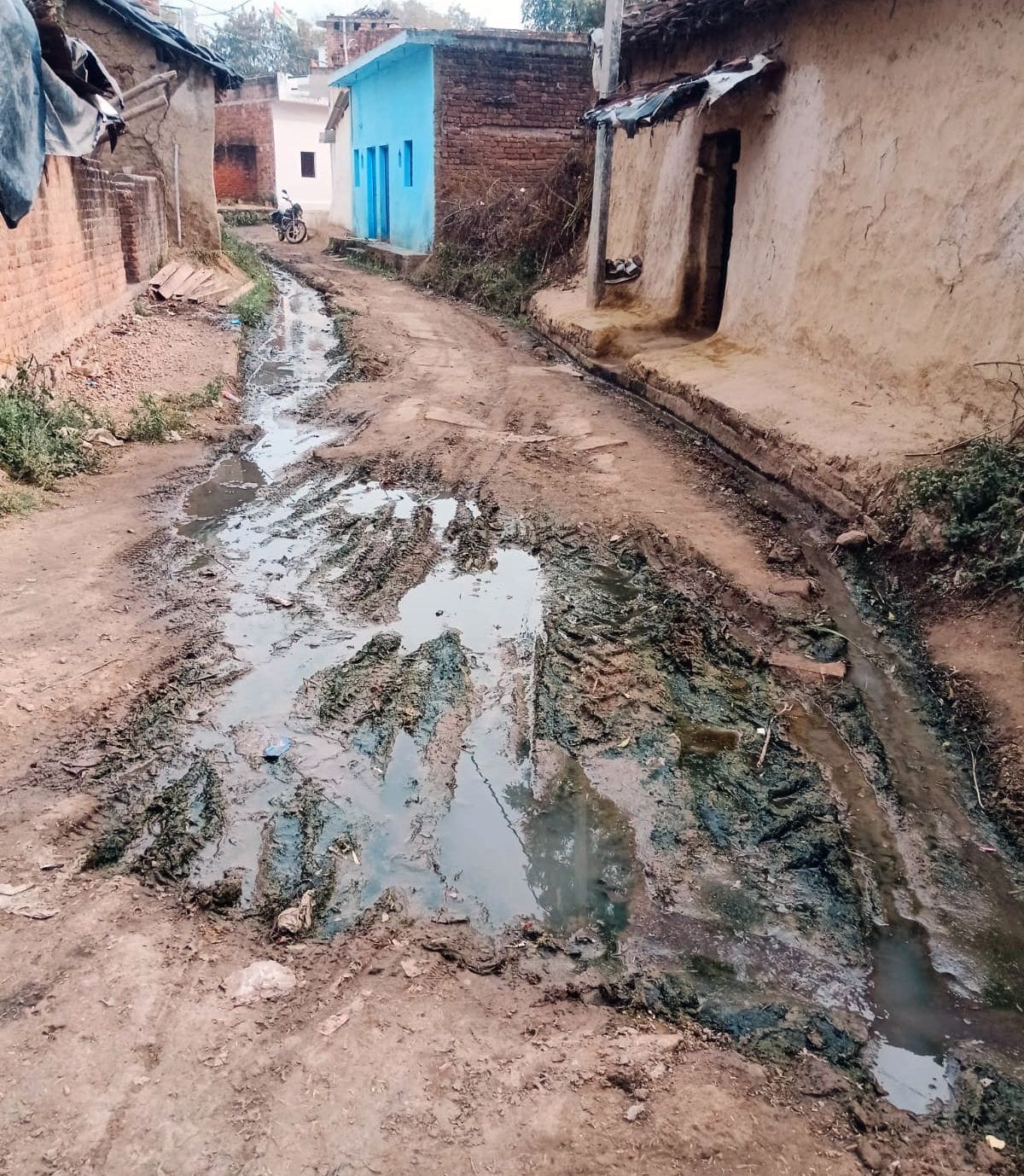 फोटो 31 एमएएचपी 10 परिचय-सलालपुरा गांव की सड़क दुरुस्त न कराए जाने से दिख रहा ऊबड़-खाबड़ मार्ग। फोटो 31 एमएएचपी 10 परिचय-सलालपुरा गांव की सड़क दुरुस्त न कराए जाने से दिख रहा ऊबड़-खाबड़ मार्ग।