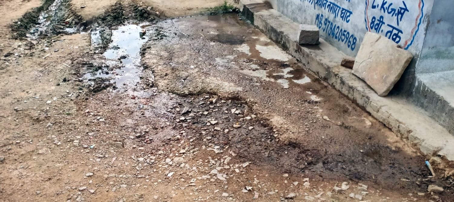 फोटो 31 एमएएचपी 10 परिचय-सलालपुरा गांव की सड़क दुरुस्त न कराए जाने से दिख रहा ऊबड़-खाबड़ मार्ग। फोटो 31 एमएएचपी 10 परिचय-सलालपुरा गांव की सड़क दुरुस्त न कराए जाने से दिख रहा ऊबड़-खाबड़ मार्ग।