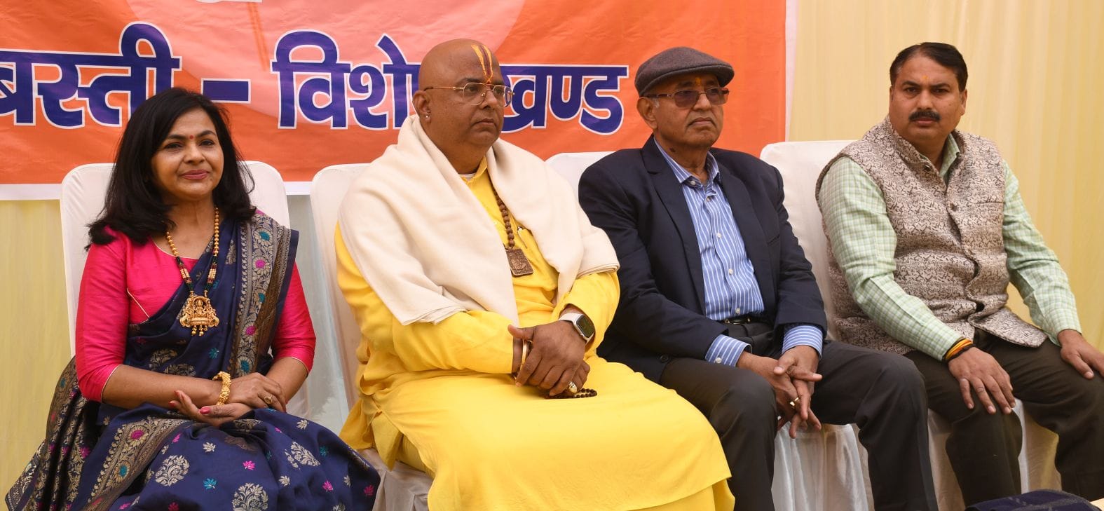 गोमती नगर फेस–2 के विशेष खंड में शनिवार को हिंदू सम्मेलन हुआ। गोमती नगर फेस–2 के विशेष खंड में शनिवार को हिंदू सम्मेलन हुआ।