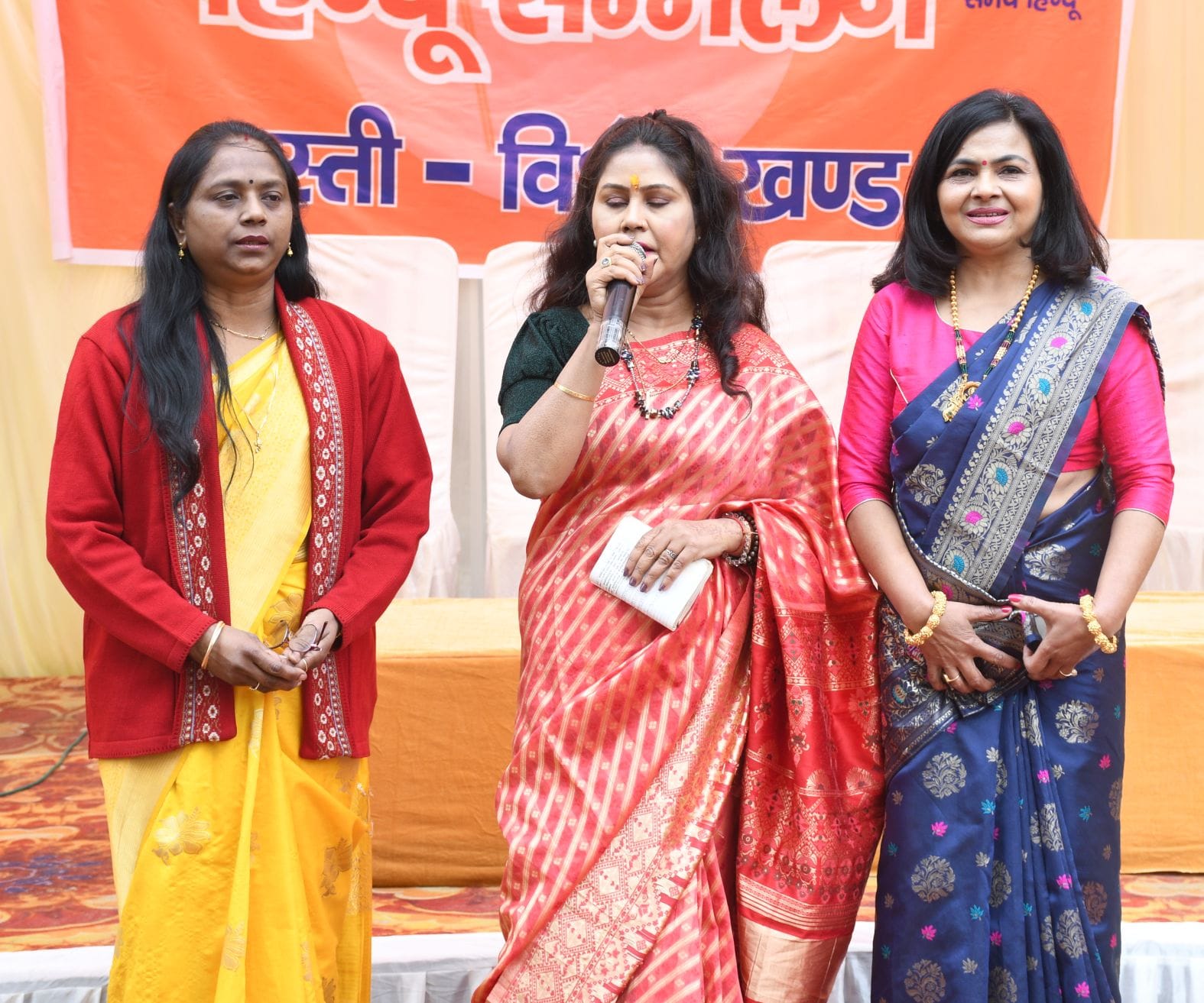 गोमती नगर फेस–2 के विशेष खंड में शनिवार को हिंदू सम्मेलन हुआ। गोमती नगर फेस–2 के विशेष खंड में शनिवार को हिंदू सम्मेलन हुआ।