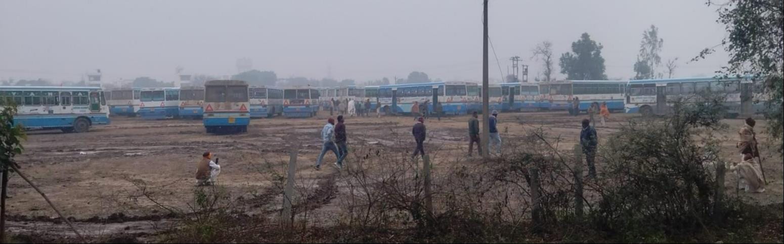 कुरुक्षेत्र। सुबह आठ बजे गहरे कोहरे से पिपली रोड से गुजरते वाहन। संवाद