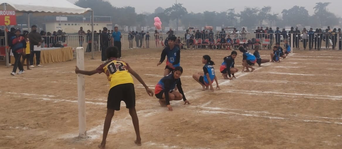 कुरुक्षेत्र। थीम पार्क में खिलाड़ियों को संबोधित करते मुख्यमंत्री नायब सैनी। संवाद