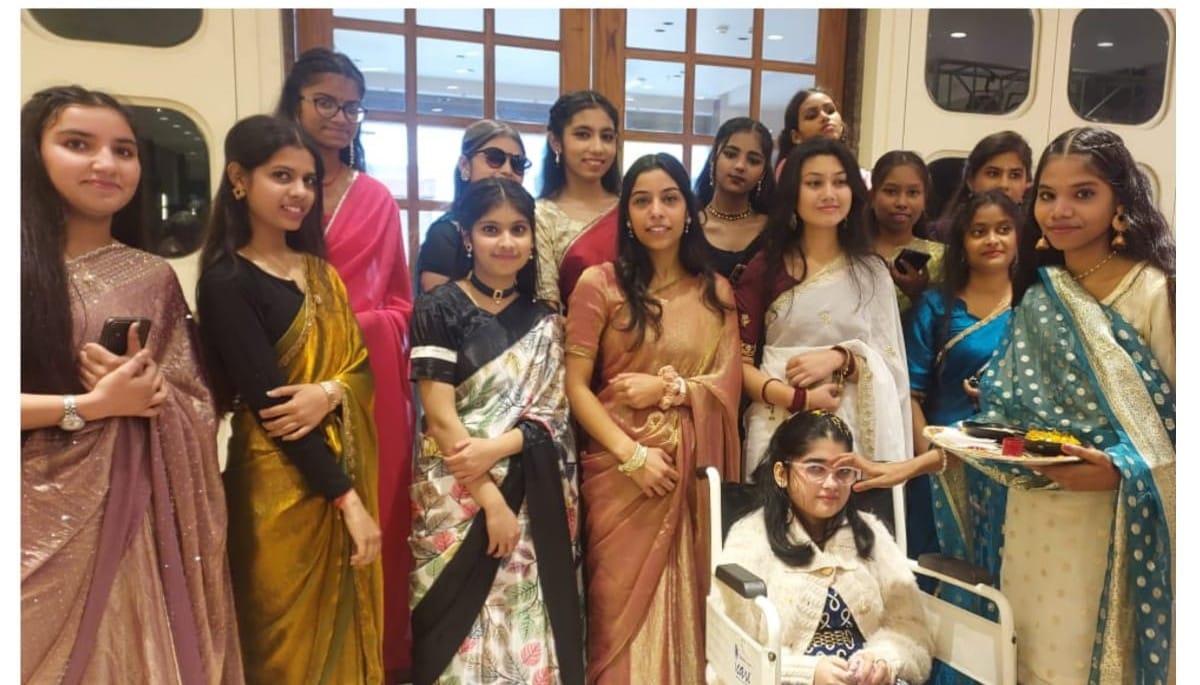 कैंट जीएमएन पब्लिक स्कूल के छात्र-छात्राएं विदाई समारोह के दौरान। प्रवक्ता