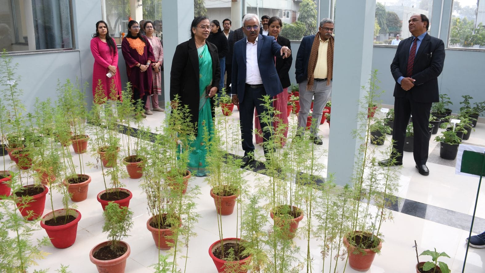 केंद्रीय औषधीय एवं सुगंध पौधा संस्थान परिसर में आयोजित दो दिवसीय किसान मेले का शनिवार को समापन केंद्रीय औषधीय एवं सुगंध पौधा संस्थान परिसर में आयोजित दो दिवसीय किसान मेले का शनिवार को समापन