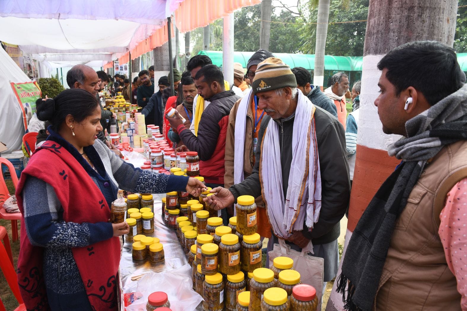 केंद्रीय औषधीय एवं सुगंध पौधा संस्थान परिसर में आयोजित दो दिवसीय किसान मेले का शनिवार को समापन केंद्रीय औषधीय एवं सुगंध पौधा संस्थान परिसर में आयोजित दो दिवसीय किसान मेले का शनिवार को समापन