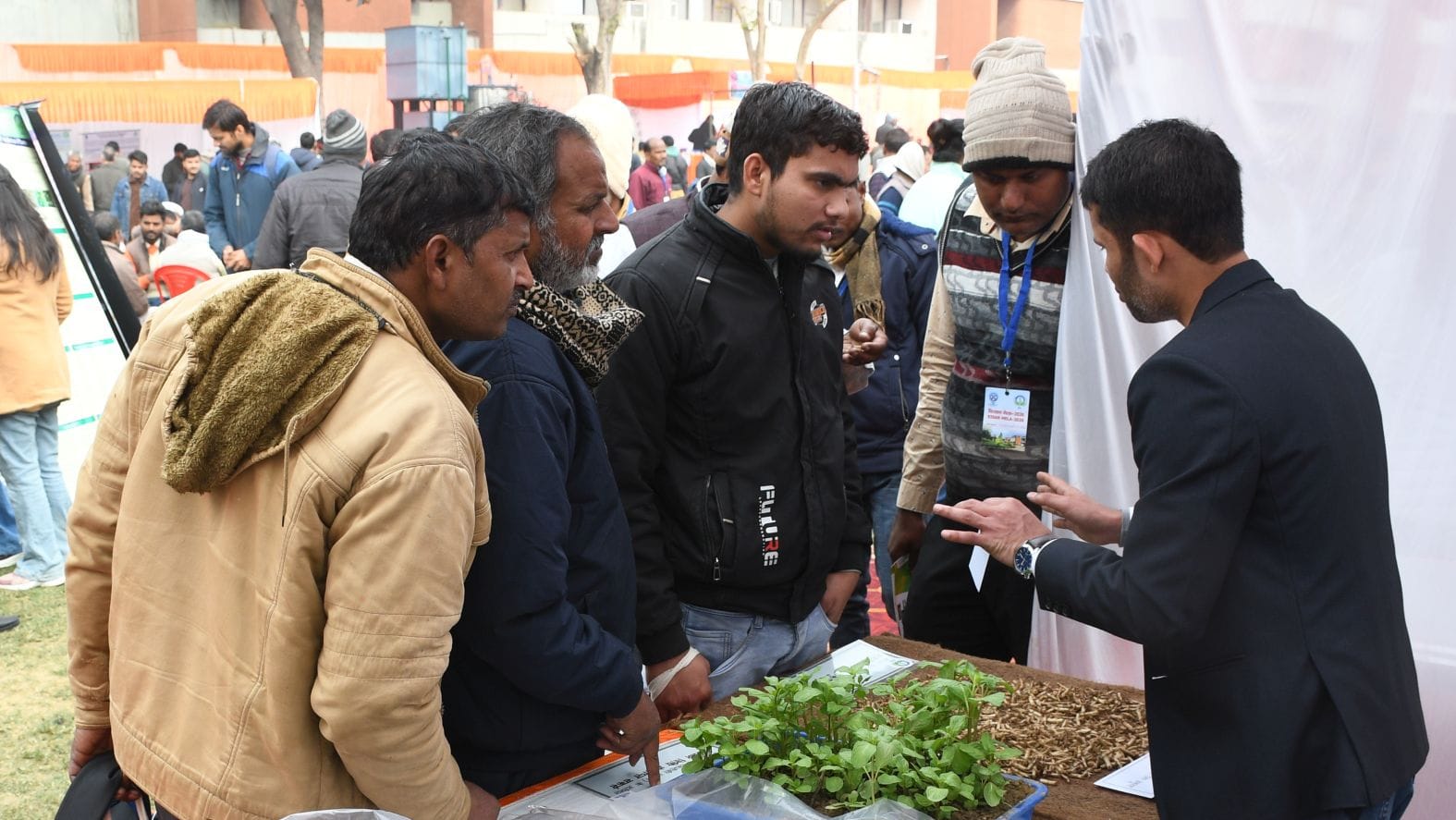 केंद्रीय औषधीय एवं सुगंध पौधा संस्थान परिसर में आयोजित दो दिवसीय किसान मेले का शनिवार को समापन केंद्रीय औषधीय एवं सुगंध पौधा संस्थान परिसर में आयोजित दो दिवसीय किसान मेले का शनिवार को समापन