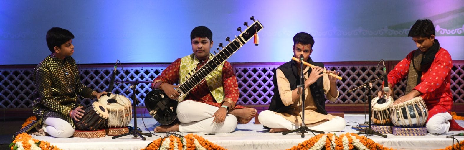 नृत्य, गायन और वादन में दिखा देशभक्ति का रंग नृत्य, गायन और वादन में दिखा देशभक्ति का रंग