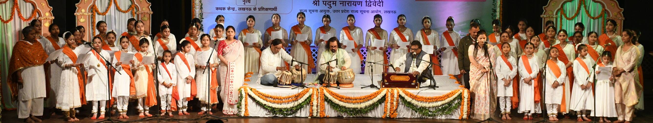 नृत्य, गायन और वादन में दिखा देशभक्ति का रंग नृत्य, गायन और वादन में दिखा देशभक्ति का रंग
