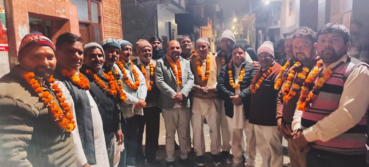 नवनियुक्त पदाधिकारियों का स्वागत करते समर्थक । स्रोत : सभा नवनियुक्त पदाधिकारियों का स्वागत करते समर्थक । स्रोत : सभा