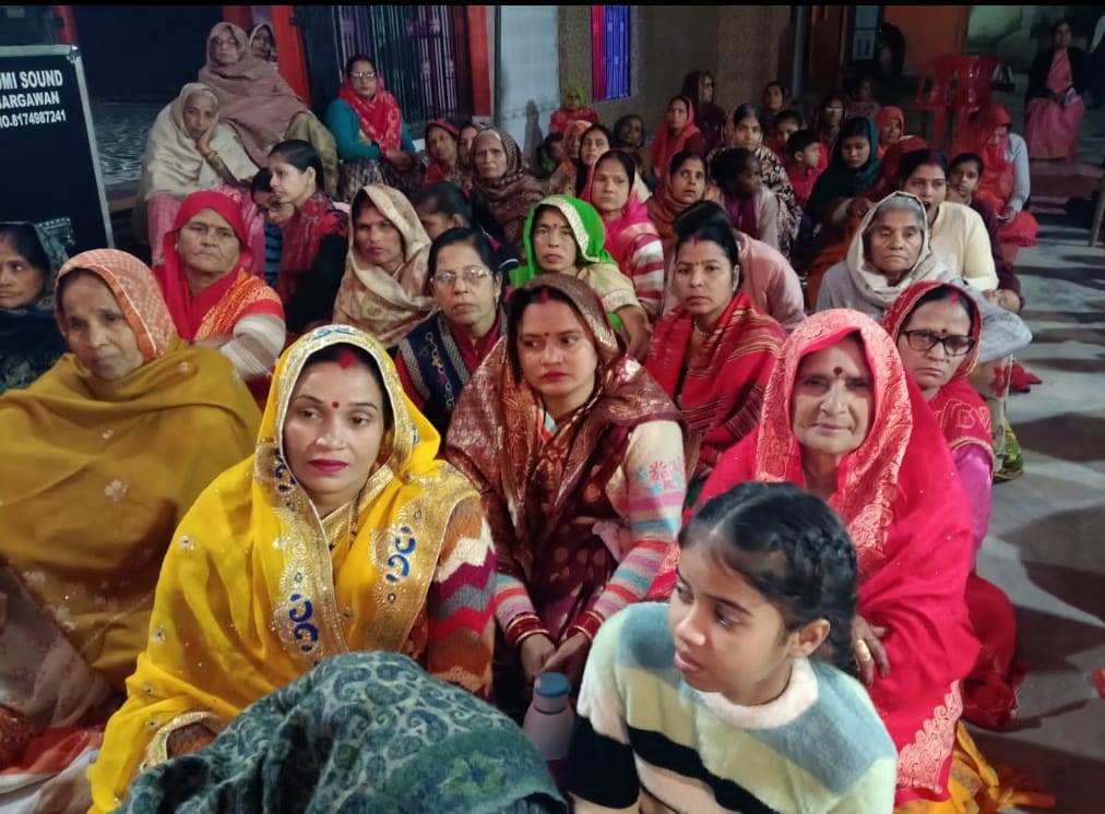 पल्हौरा गांव में आयोजित भागवत कथा में सजी झांकी। संवाद