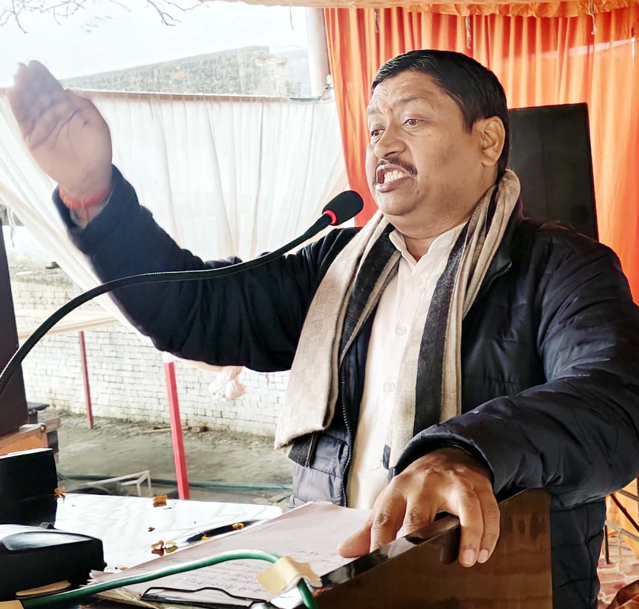 पुवायां में हिंदू सम्मेलन को संबोधित करते प्रशांत प्रभु। संवाद पुवायां में हिंदू सम्मेलन को संबोधित करते प्रशांत प्रभु। संवाद