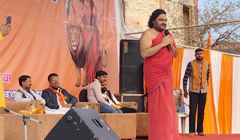 सरधना। दबथुवा स्थित इंटर कॉलेज में आयोजित विराट हिंदू सम्मेलन में शामिल क्षेत्र के लोग। आयोजक सरधना। दबथुवा स्थित इंटर कॉलेज में आयोजित विराट हिंदू सम्मेलन में शामिल क्षेत्र के लोग। आयोजक