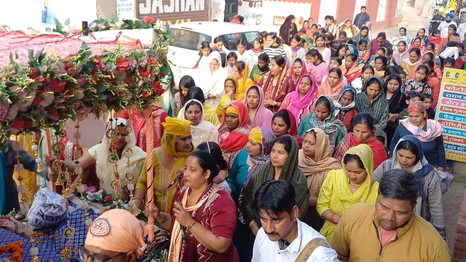 संत शिरोमणि श्री गुरु रविदास महाराज जी के 649वें जन्मोत्सव पर छावनी में शोभायात्रा निकालते श्रद संत शिरोमणि श्री गुरु रविदास महाराज जी के 649वें जन्मोत्सव पर छावनी में शोभायात्रा निकालते श्रद
