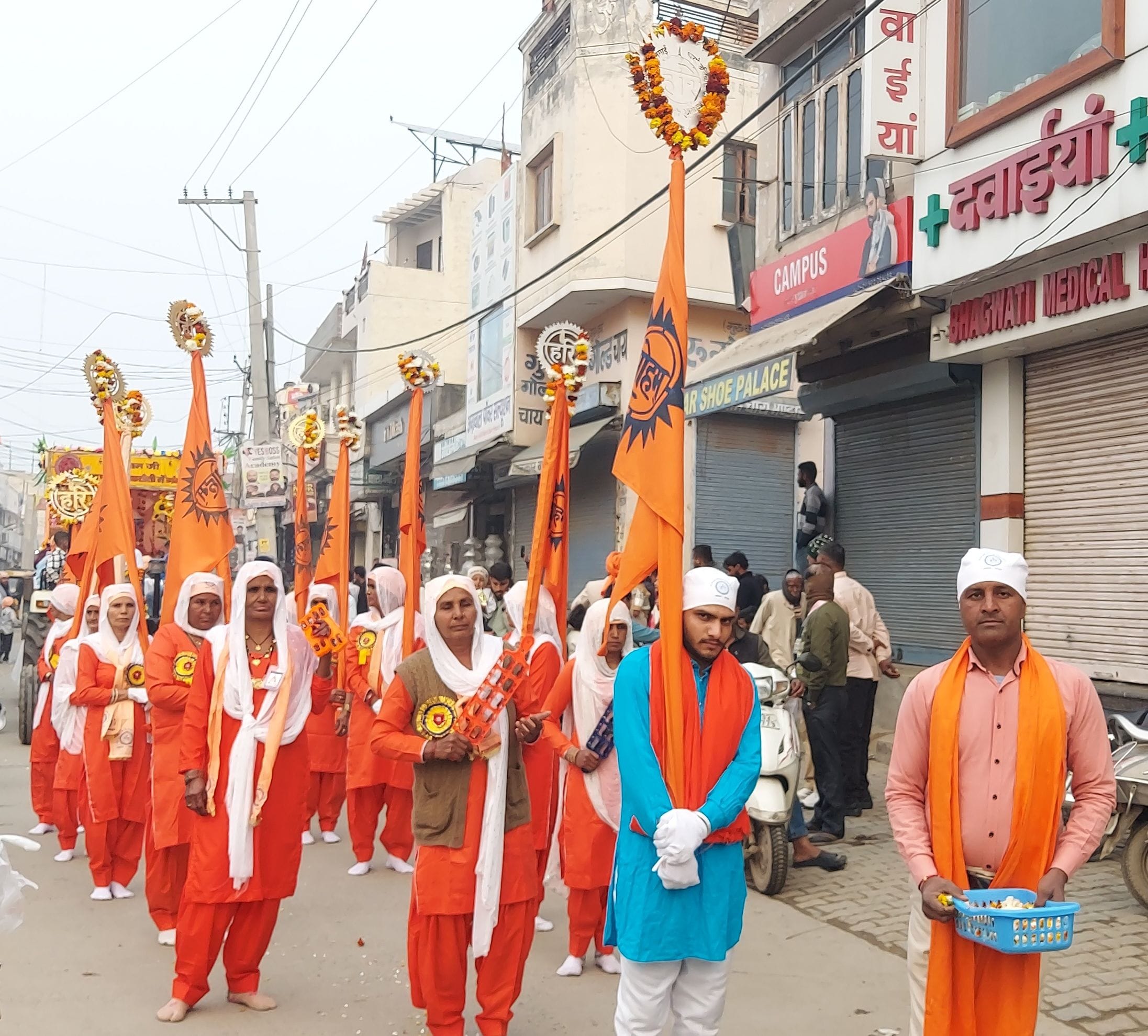 02जेएनडी26: शोभायात्रा में संत शिरोमणि श्री गुरु रविदास की प्रतिमा। संवाद। 02जेएनडी26: शोभायात्रा में संत शिरोमणि श्री गुरु रविदास की प्रतिमा। संवाद।