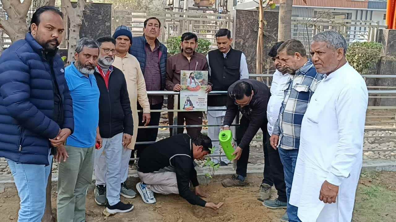 26-एएमवीए एमडीयू में विक्रम गुरुदास जयंती पर व अन्य छात्र नेता श्रद्धांजलि देते हुए। एसोसिएशन 26-एएमवीए एमडीयू में विक्रम गुरुदास जयंती पर व अन्य छात्र नेता श्रद्धांजलि देते हुए। एसोसिएशन