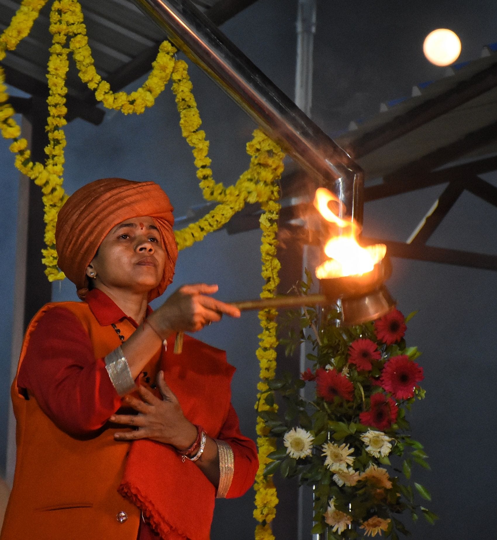 आस्था के दीपों से झिलमिलाया गोमती तट आस्था के दीपों से झिलमिलाया गोमती तट