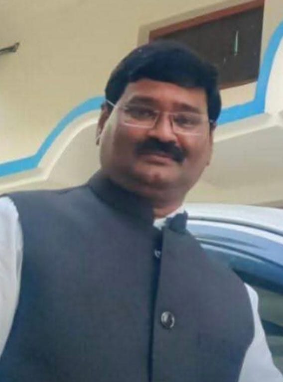 अजय कुमार, राज्य कर्मचारी अजय कुमार, राज्य कर्मचारी