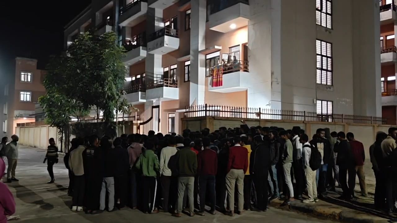 बीपी मंडल इंजीनियरिंग कॉलेज में लगी भीड़